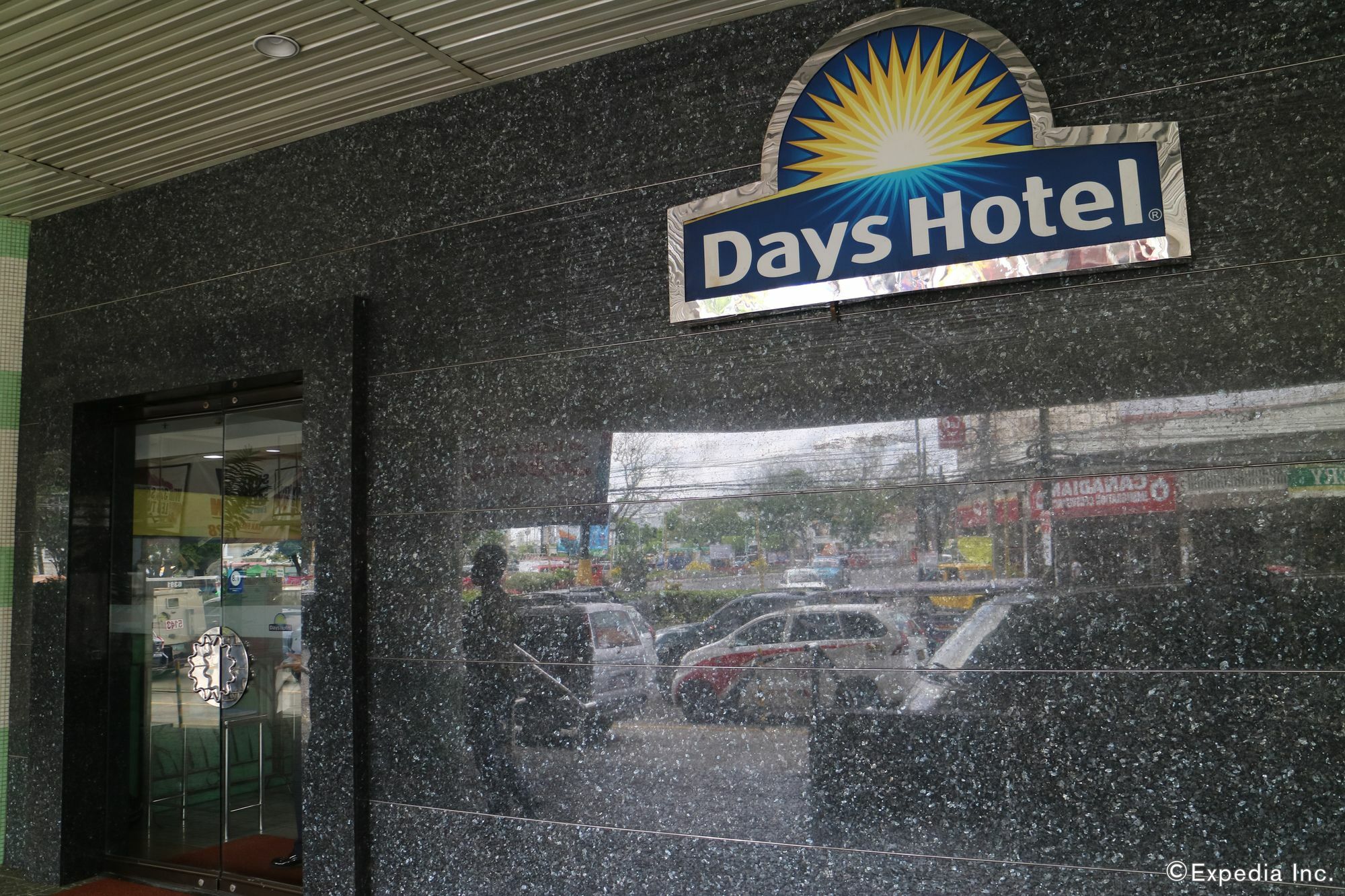 Days Hotel By Wyndham Iloilo Exterior foto